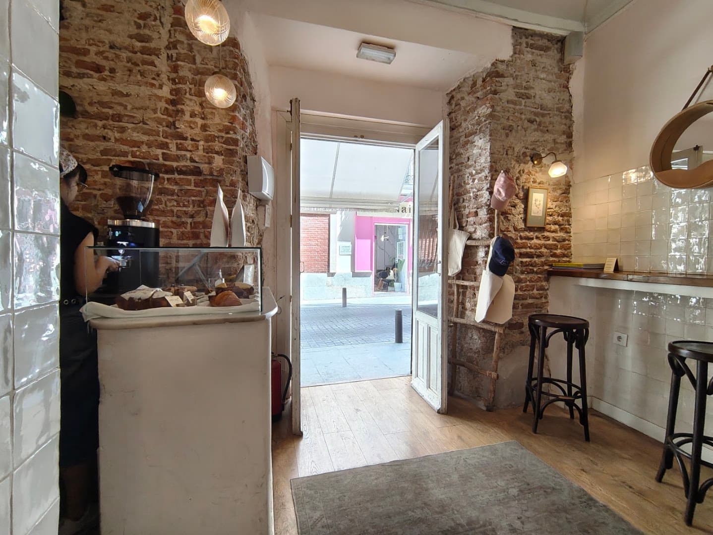 FELIZ COFFEE TO GO specialty coffee shop in Madrid - photo 7