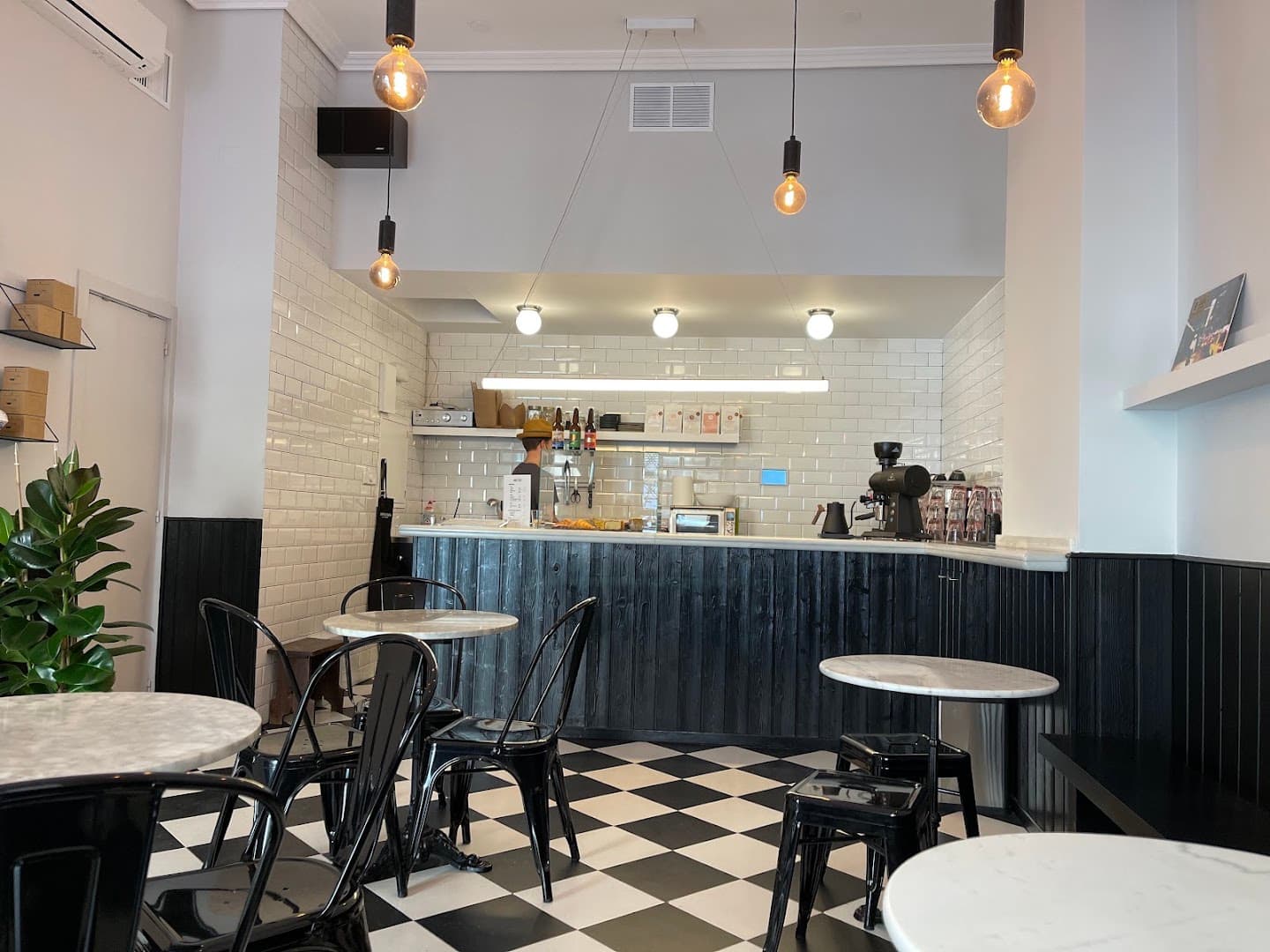UNFLTRD Coffee - specialty coffee shop in Madrid