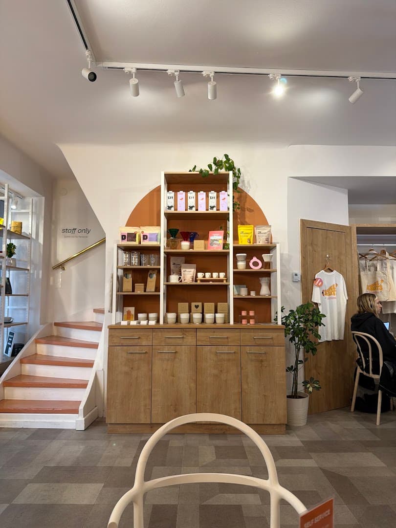 Café LIEBEN WIR Coffee Concept Store - specialty coffee shop in Vienna