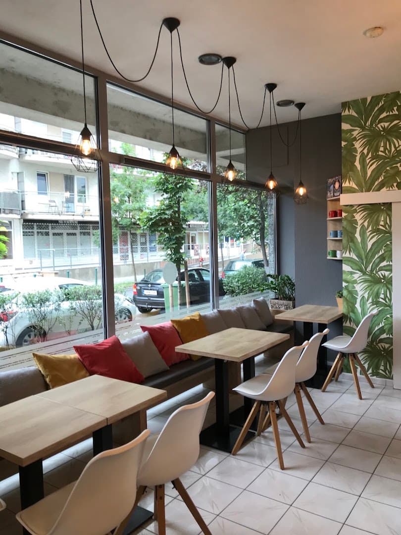 Kávé/Szünet specialty coffee shop in Budapest - photo 3