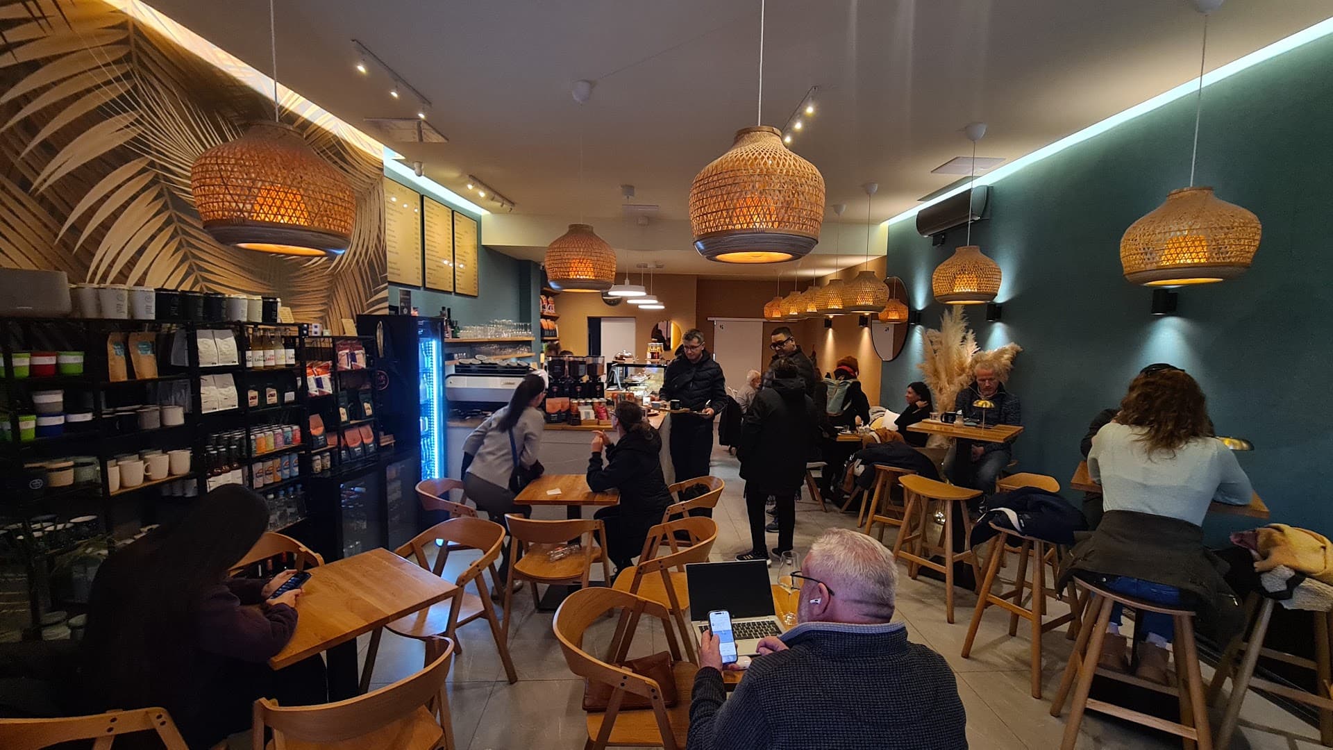 Kávé/Szünet specialty coffee shop in Budapest - photo 8