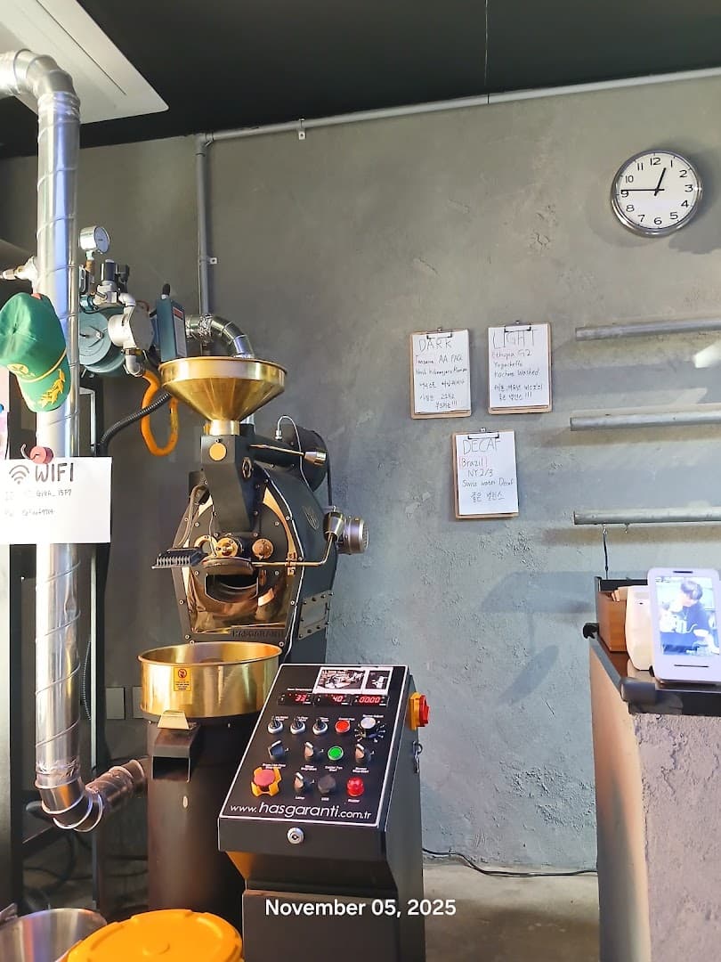 Coffee Roasters Bongneun Achim Co - specialty coffee shop in Seoul
