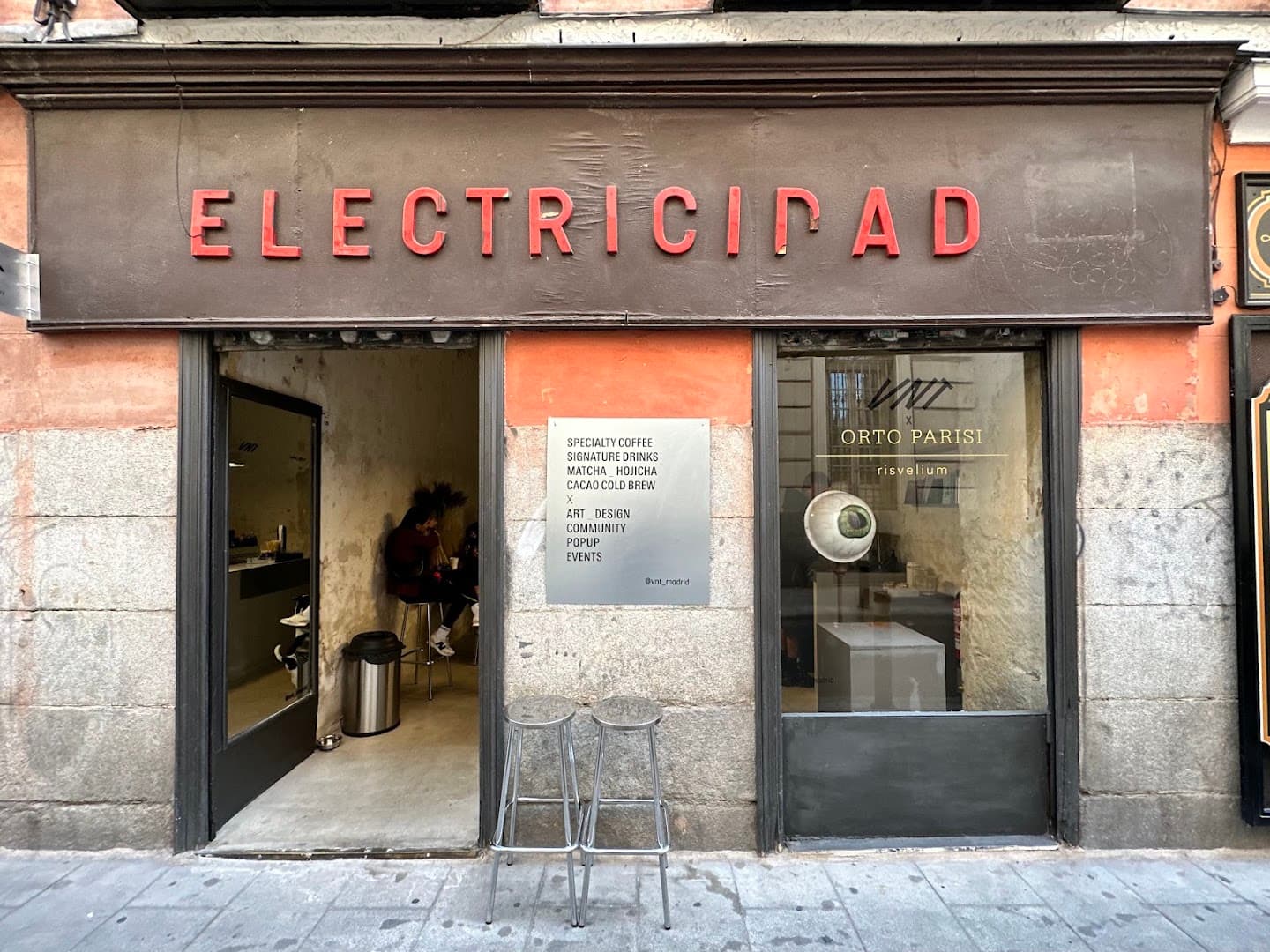 VNT coffee gallery & events space - specialty coffee shop in Madrid