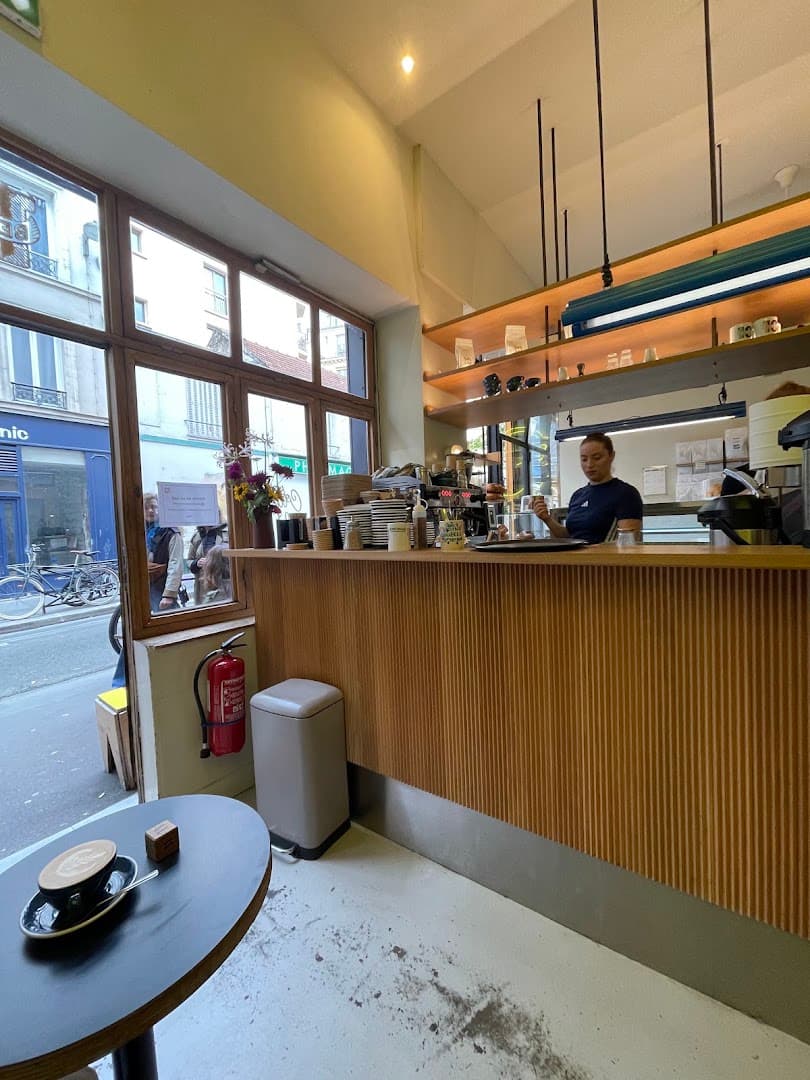Ten Belles - specialty coffee shop in Paris