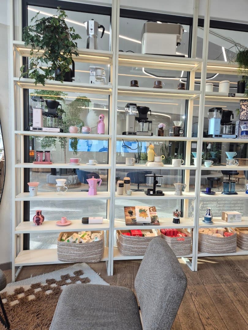 Interior of Coffeedesk Kawiarnia The Form, specialty coffee shop in Warsaw