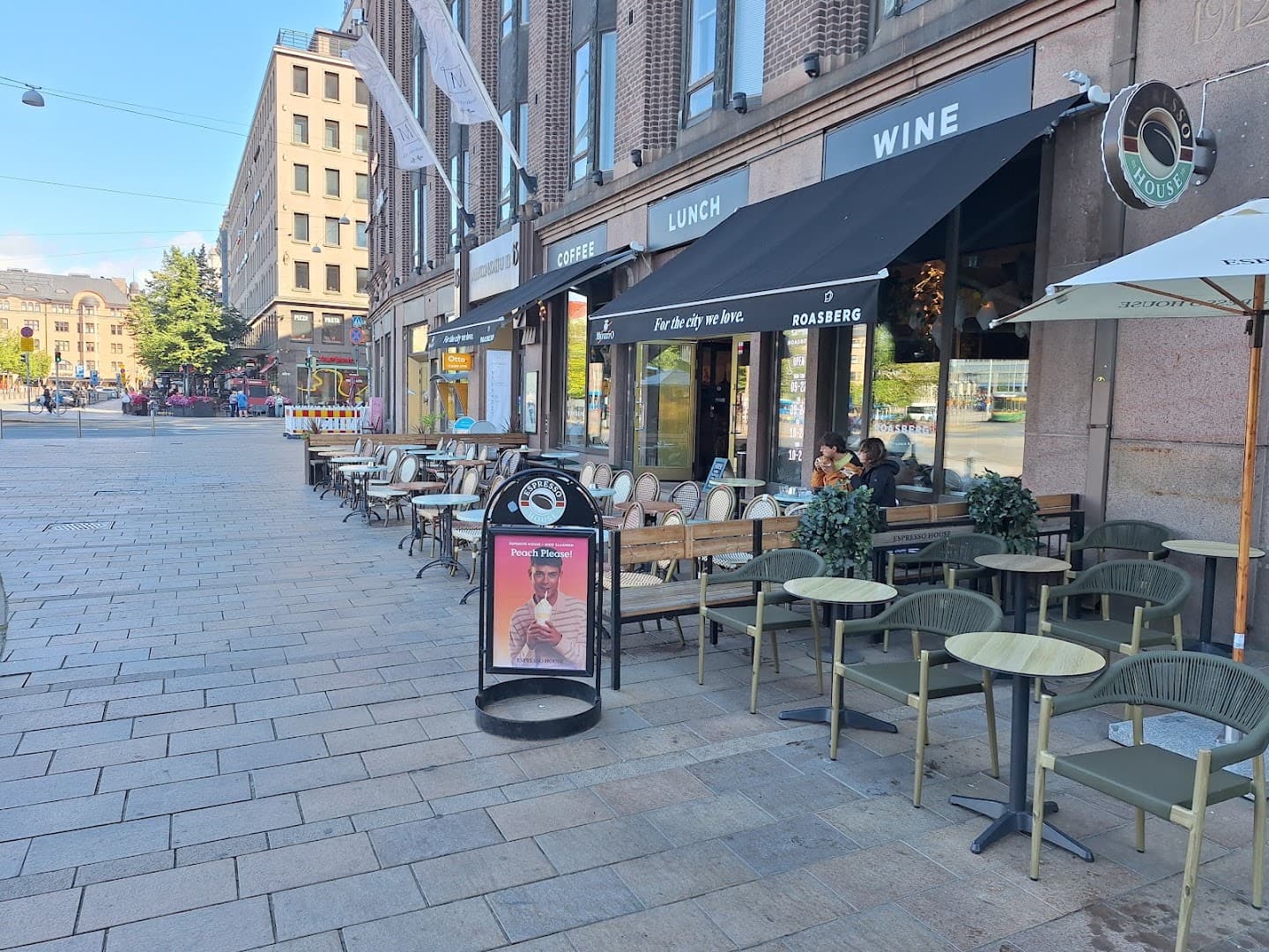 Storefront of Roasberg, specialty coffee shop in Helsinki