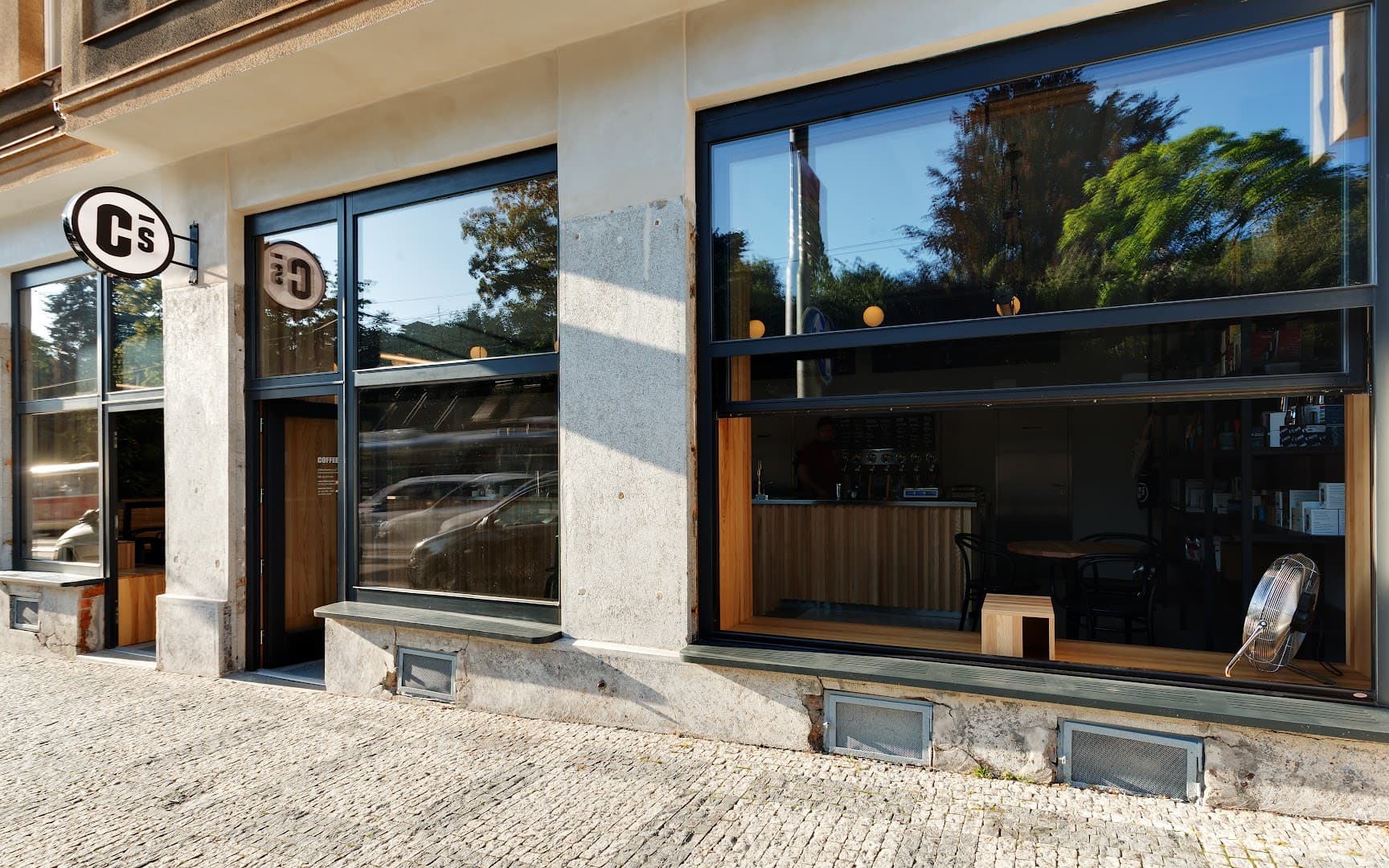 Storefront of Coffee Source Francouzská, specialty coffee shop in Prague