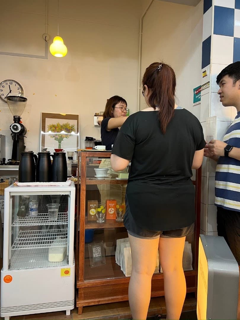 luli roasts. - specialty coffee shop in Singapore