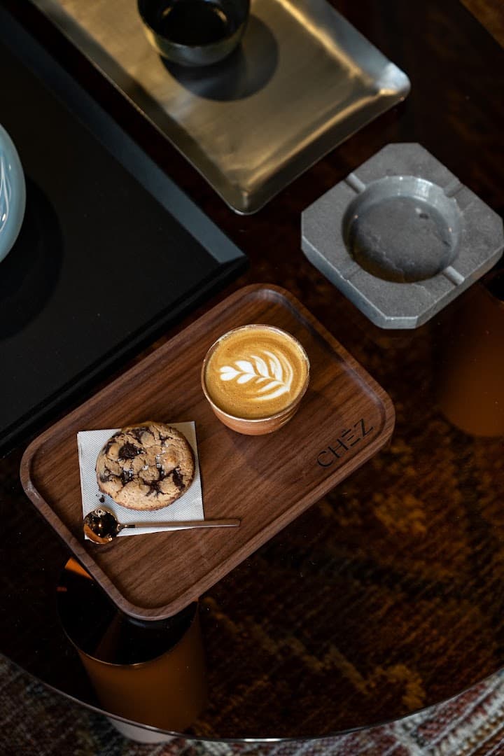 CHĒZ Coffee&Co - specialty coffee shop in Paris