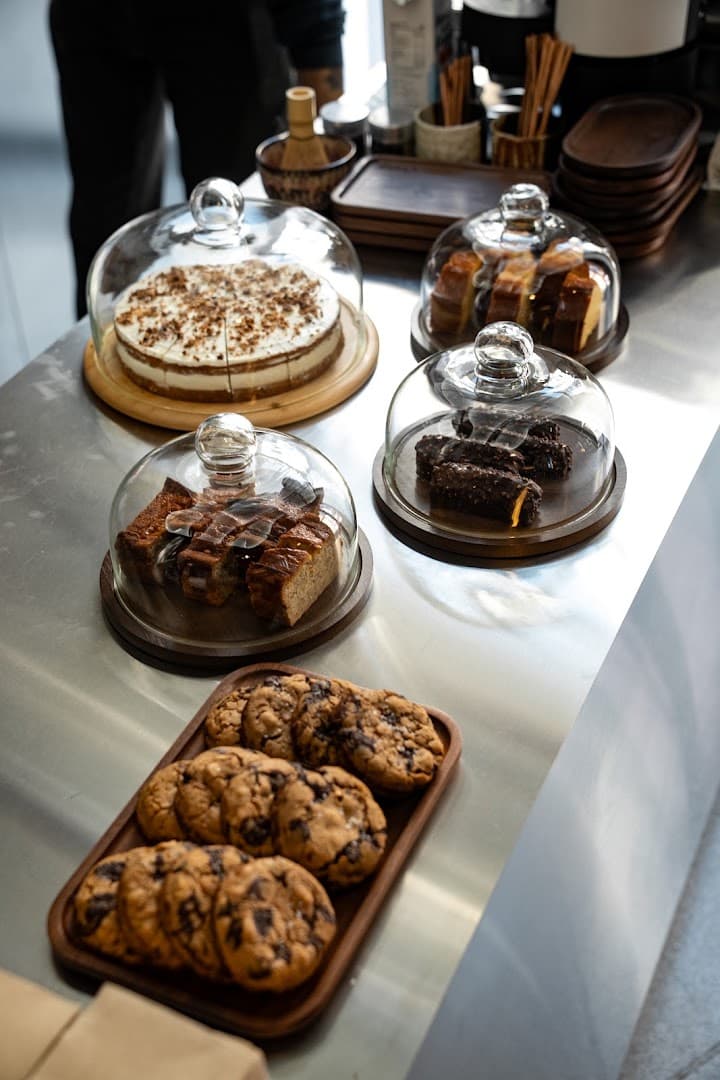 CHĒZ Coffee&Co - specialty coffee shop in Paris