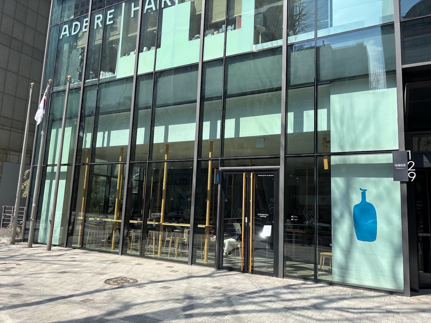 Storefront of Blue Bottle Yeoksam Cafe, specialty coffee shop in Seoul