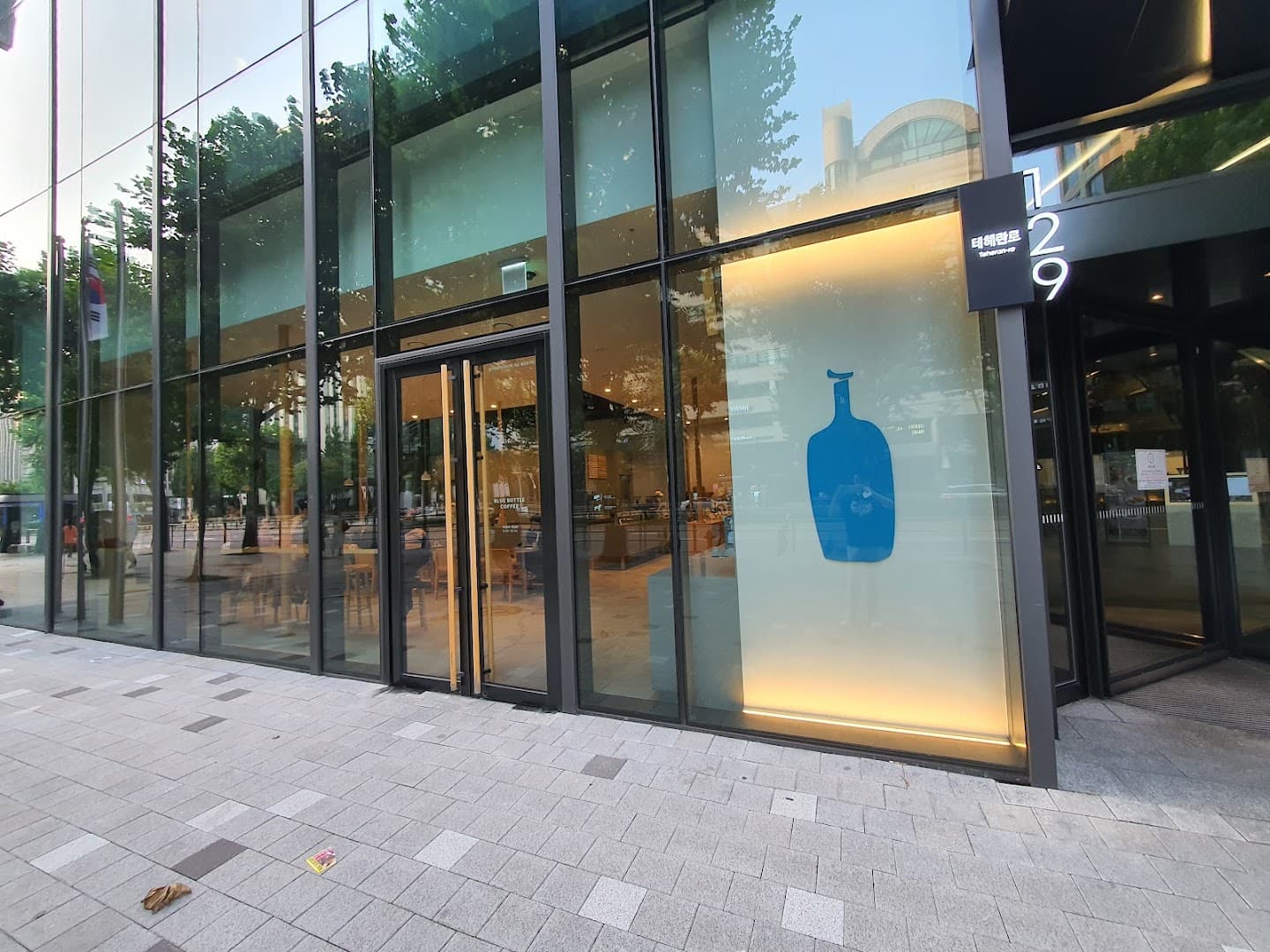 Storefront of Blue Bottle Yeoksam Cafe, specialty coffee shop in Seoul