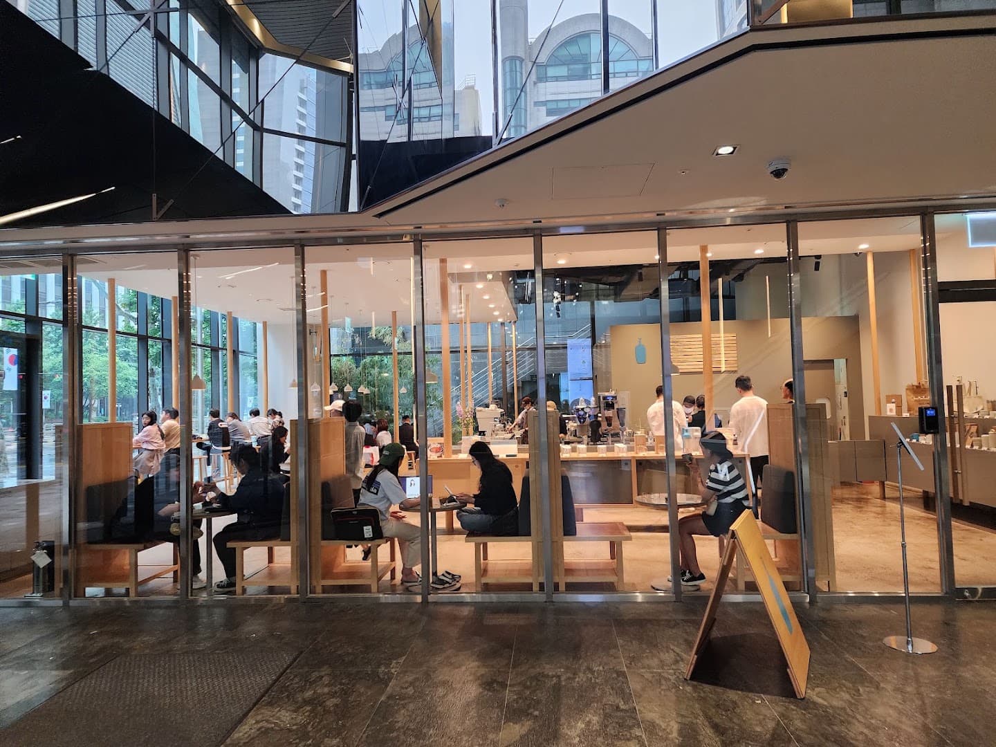 Storefront of Blue Bottle Yeoksam Cafe, specialty coffee shop in Seoul
