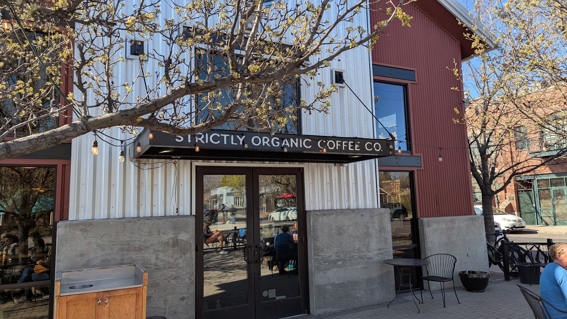Strictly Organic - specialty coffee shop in Bend