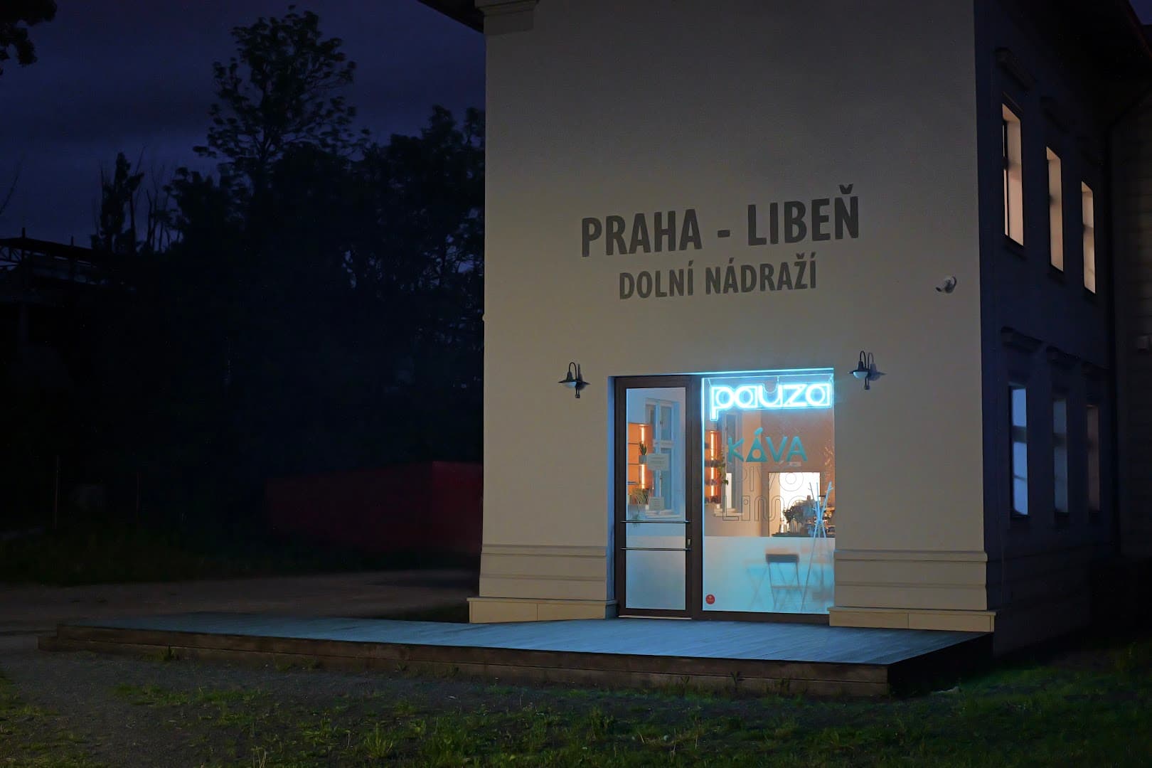 Storefront of Pauza Palmovka, specialty coffee shop in Prague