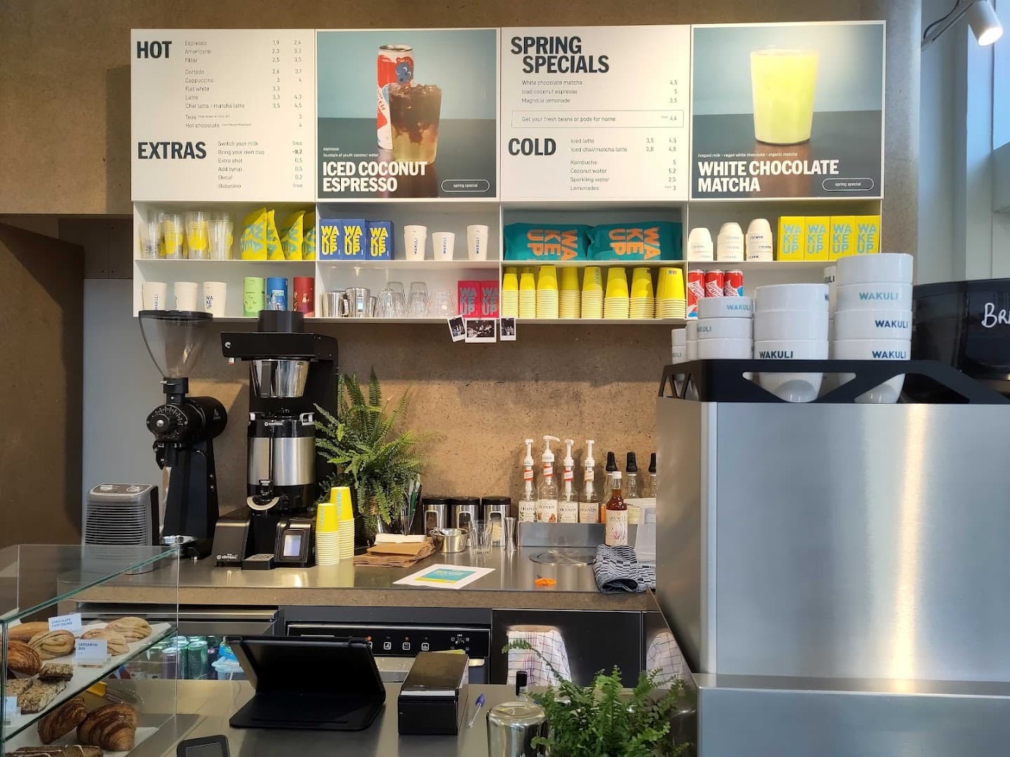 Wakuli specialty coffee bar specialty coffee shop in Amsterdam - photo 7