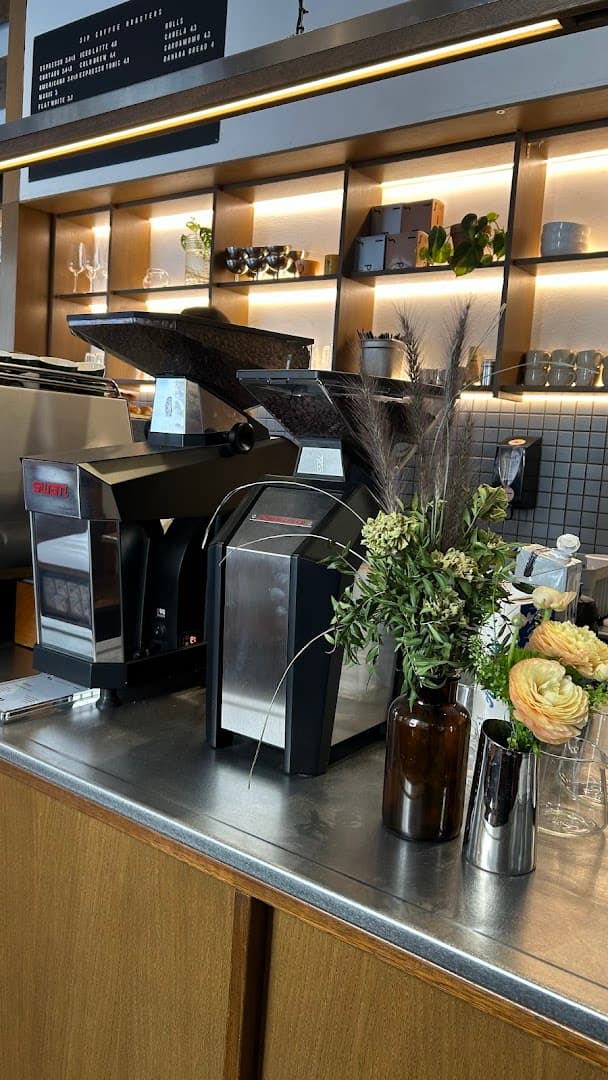 SIP COFFEE ROASTERS specialty coffee shop in Barcelona - photo 10