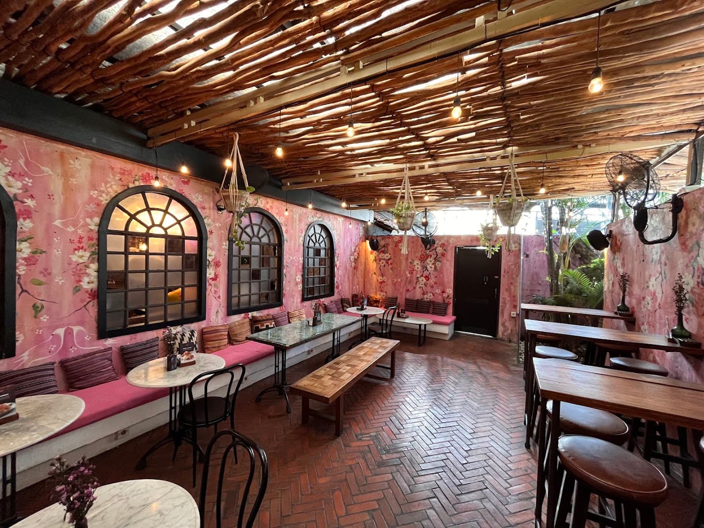Revolver Seminyak - specialty coffee shop in Bali