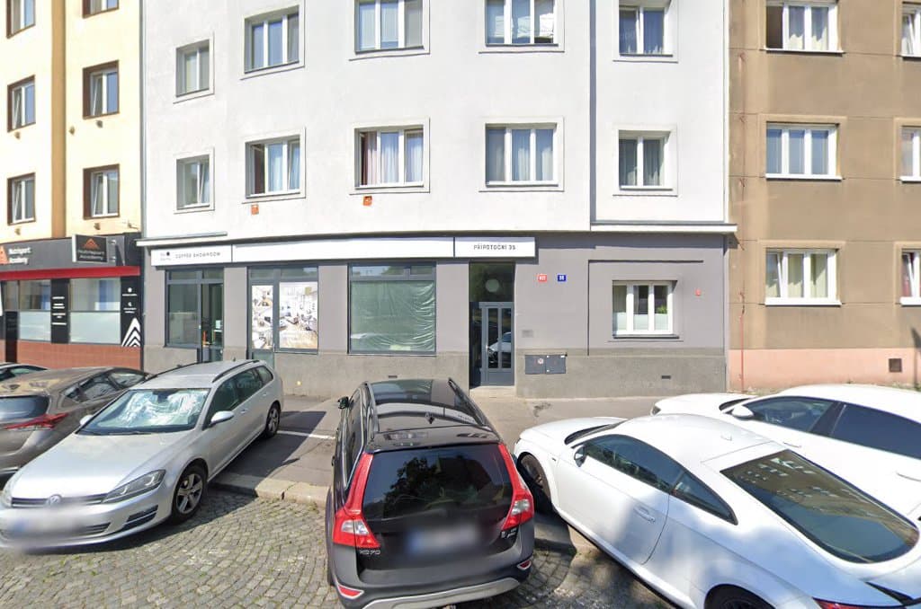 BeBerry Coffee Showroom - specialty coffee shop in Prague