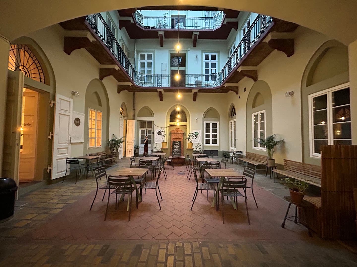 Fekete - specialty coffee shop in V. kerület