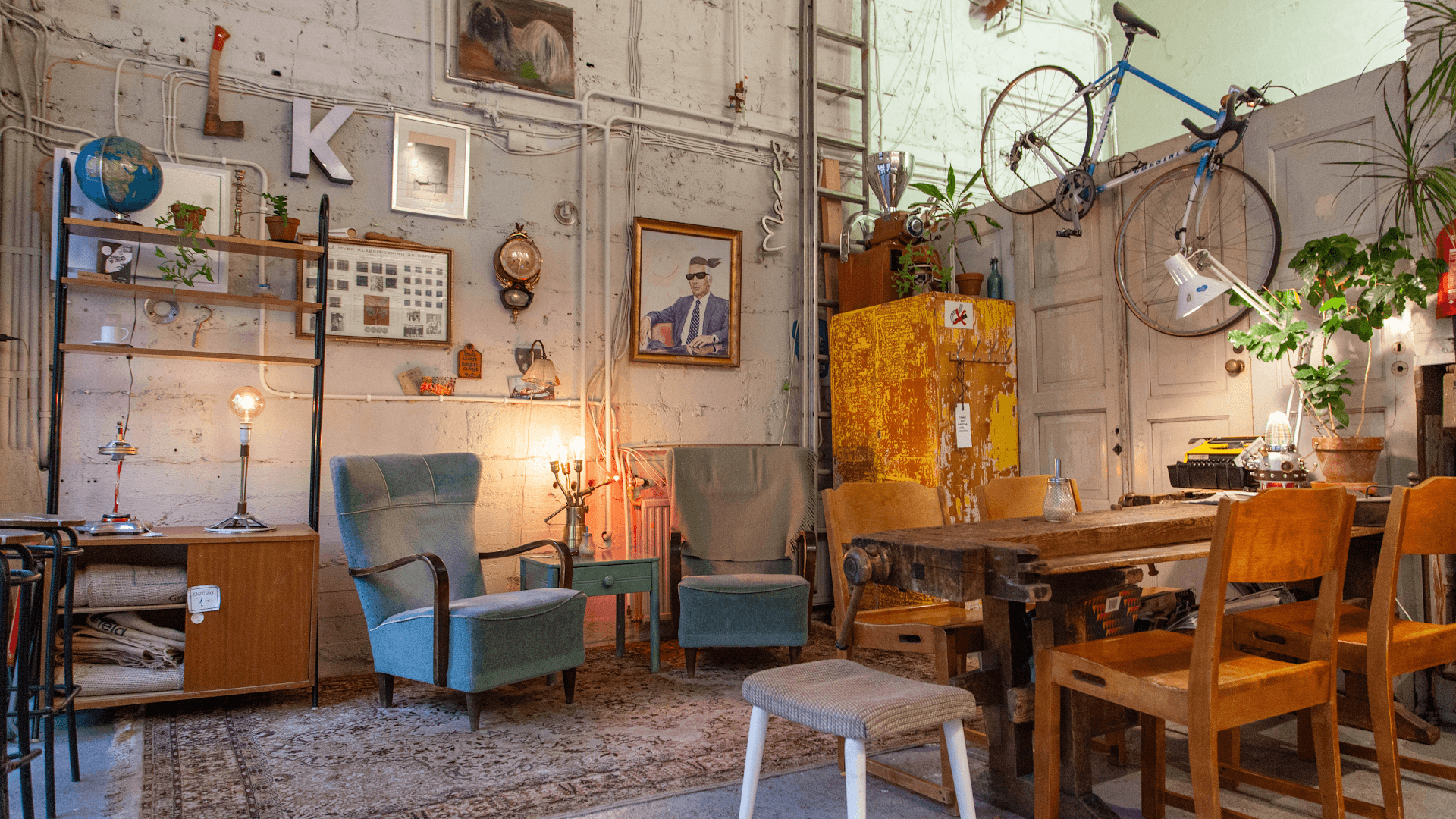 Interior of Helsingin Kahvipaahtimo, Päiväkahvibaari I / Vallila, specialty coffee shop in Helsinki