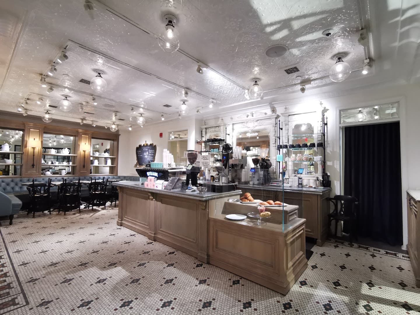 Café Myriade - Shaughnessy Village - specialty coffee shop in Montreal