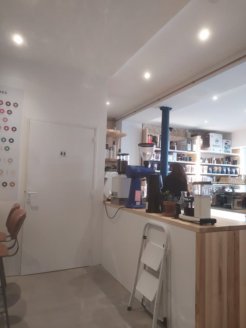 Loutsa - specialty coffee shop in Paris