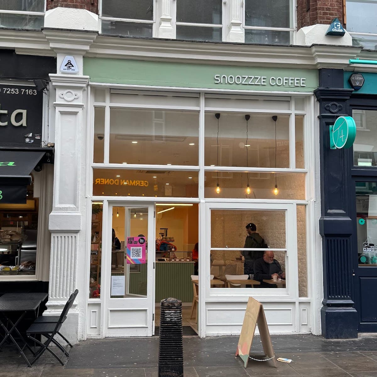 Snoozzze Coffee specialty coffee shop in London - photo 4