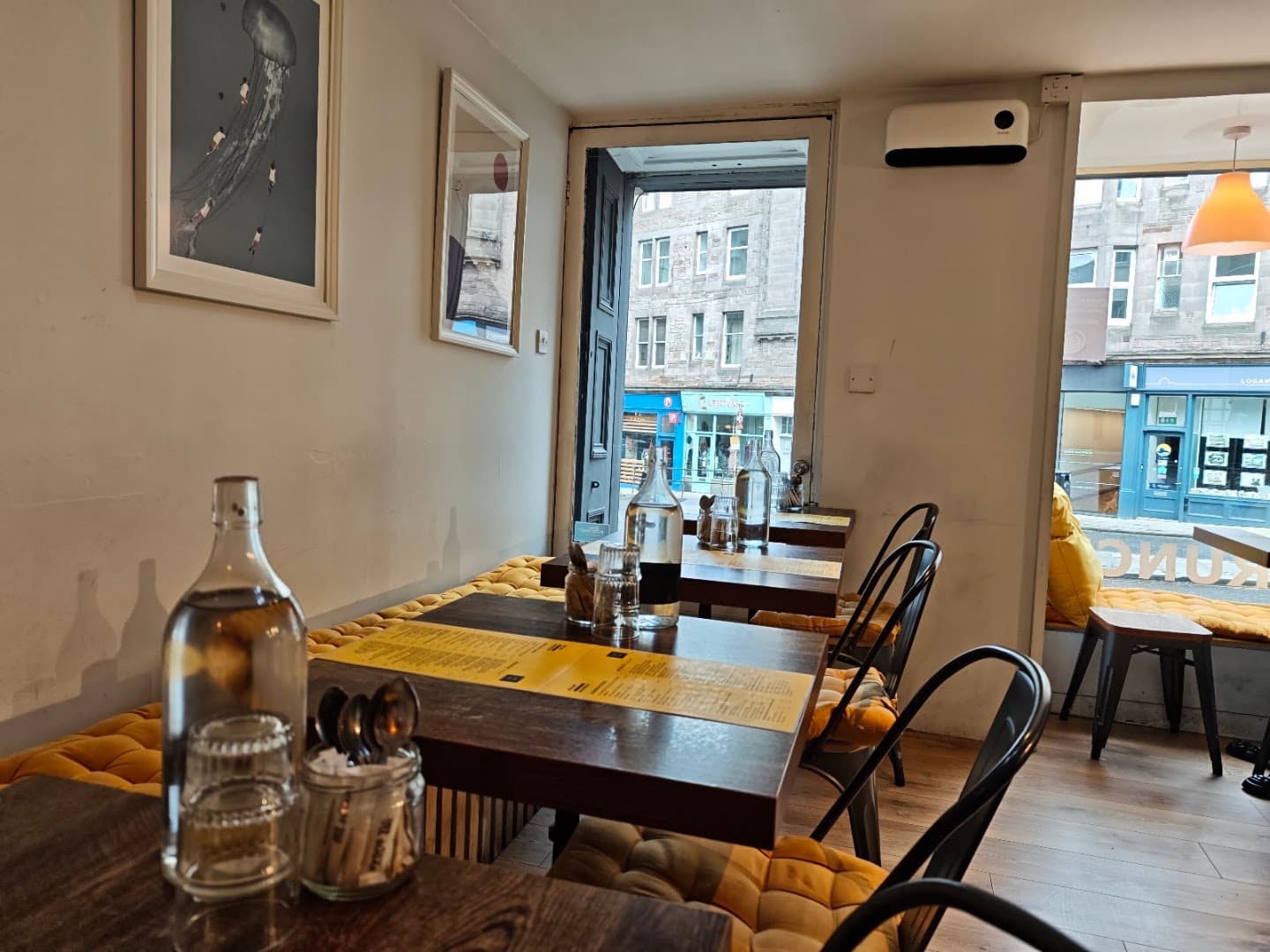 Interior of Braw brunch, specialty coffee shop in Edinburgh