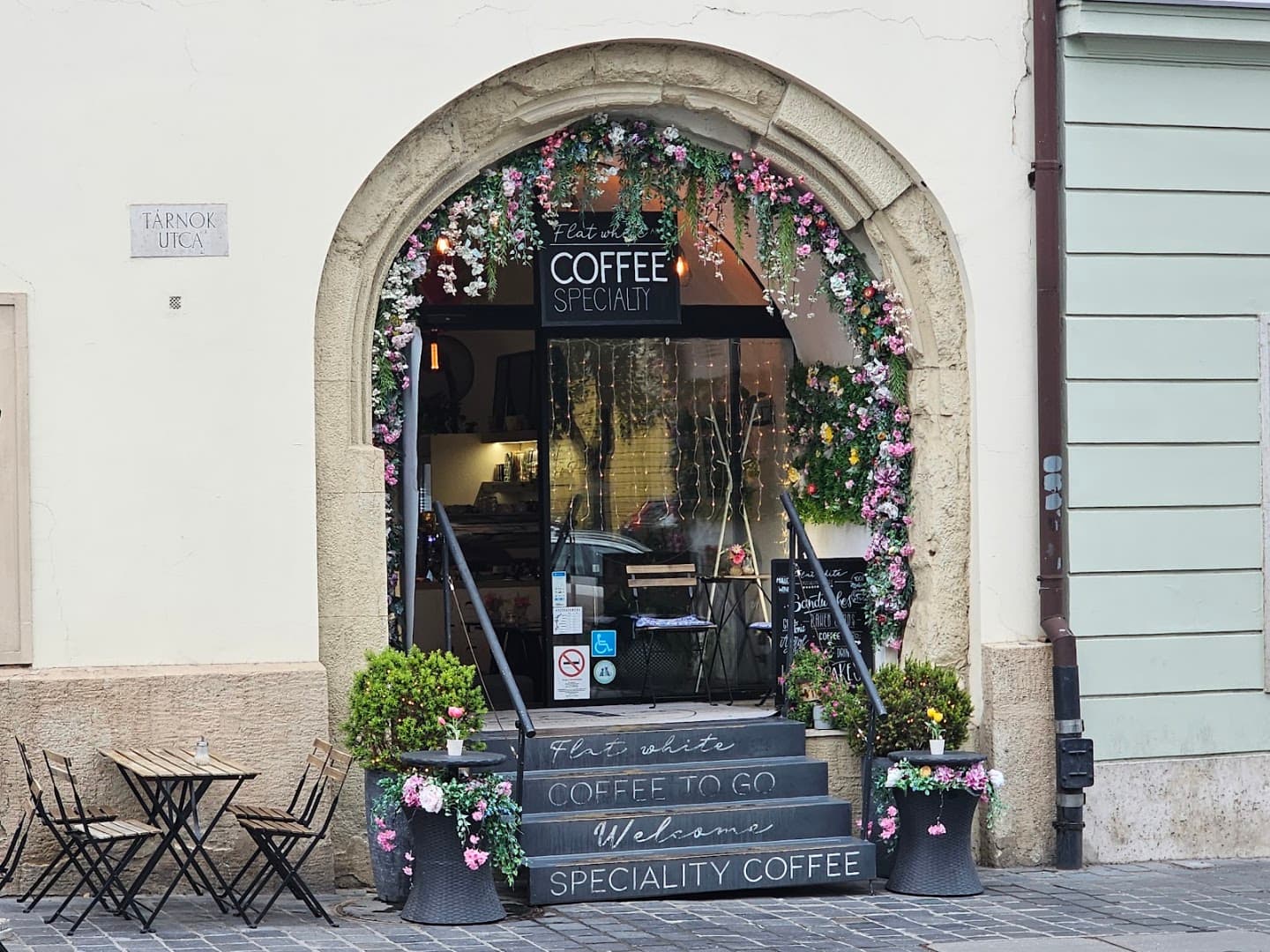 Flat White Art - specialty coffee shop in Budapest