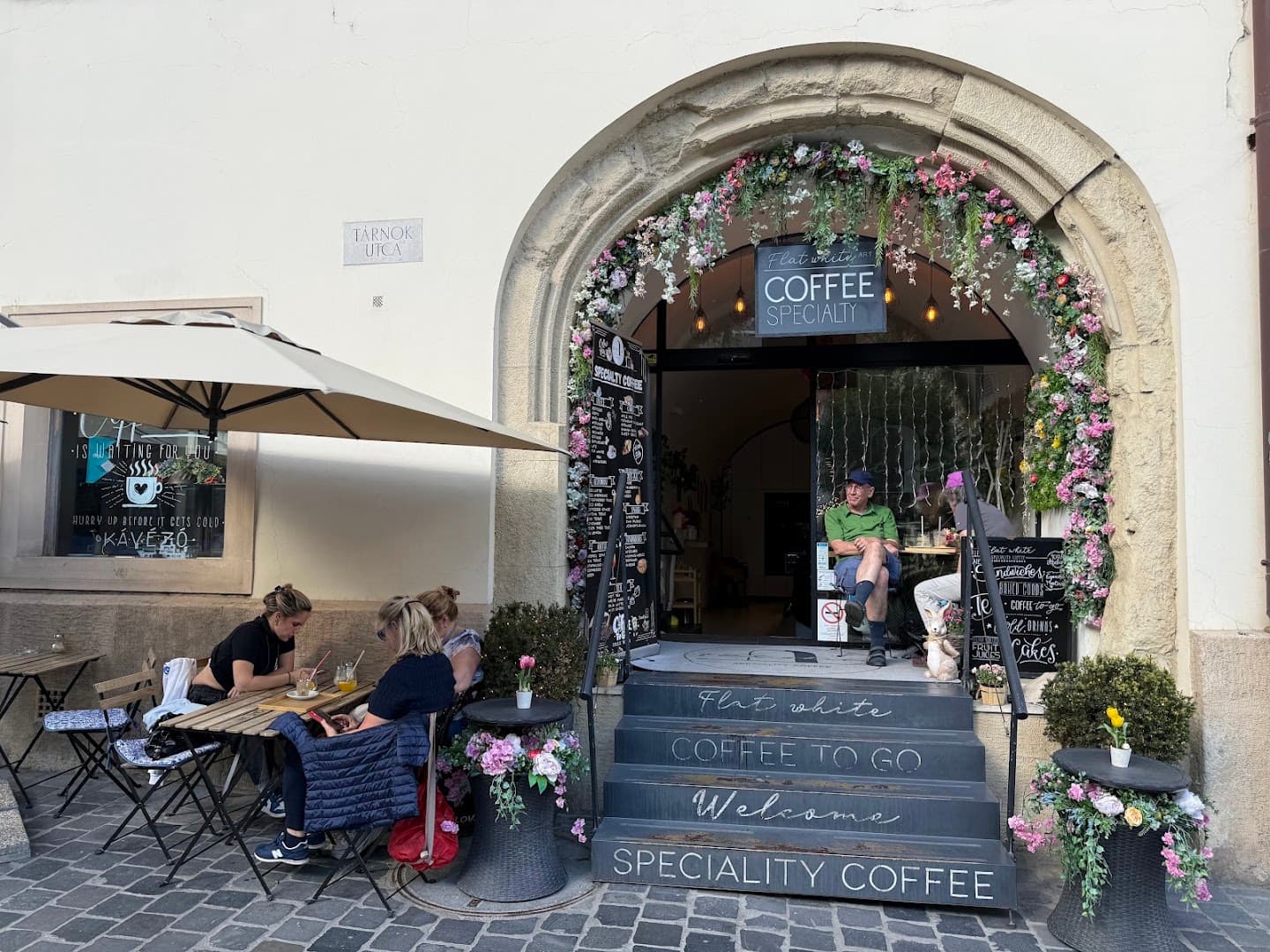 Flat White Art specialty coffee shop in Budapest - photo 9