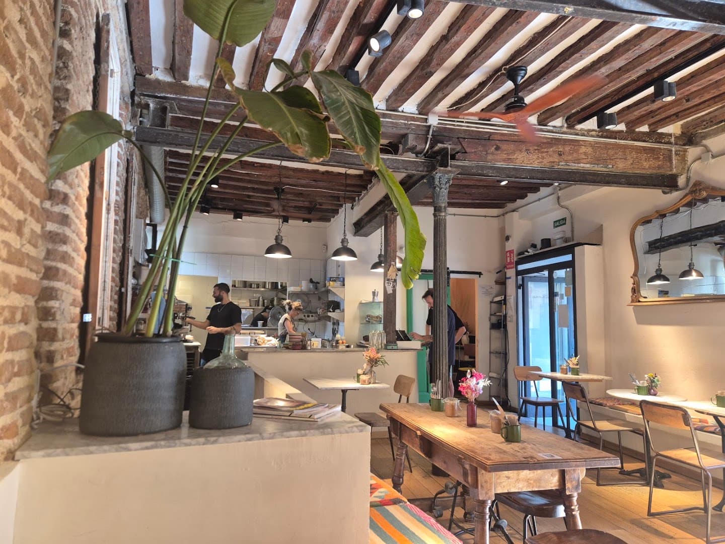 Caravan Cafe - specialty coffee shop in Madrid