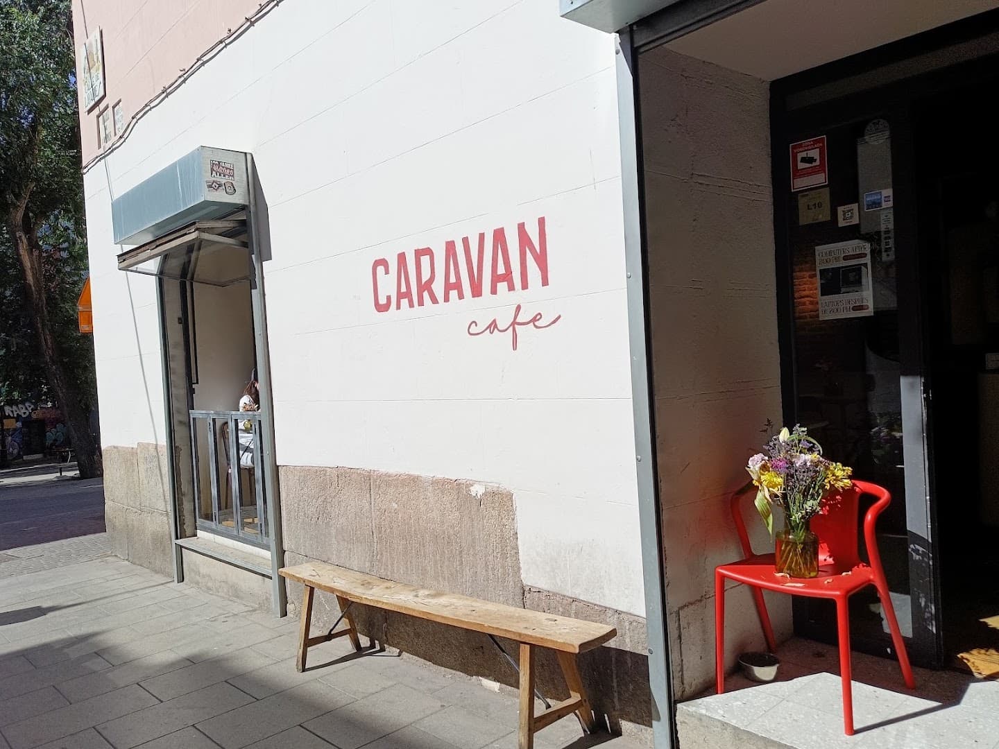 Caravan Cafe specialty coffee shop in Madrid - photo 6