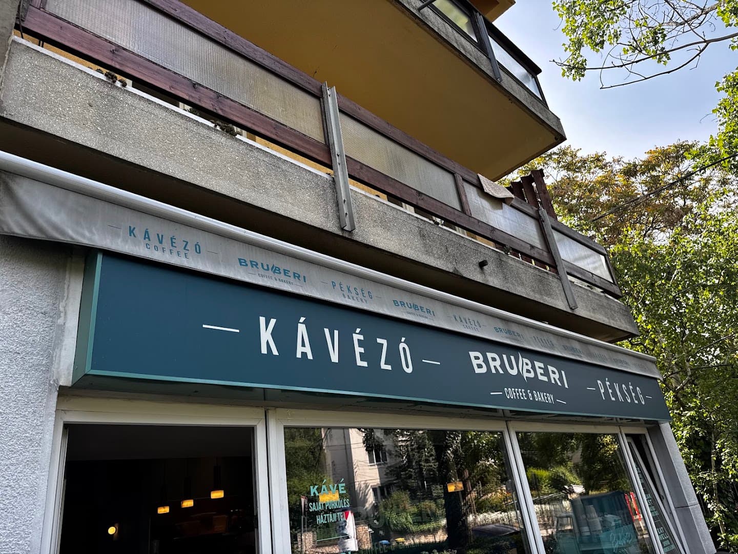 Bruberi Coffee & Bakery specialty coffee shop in Budapest - photo 6