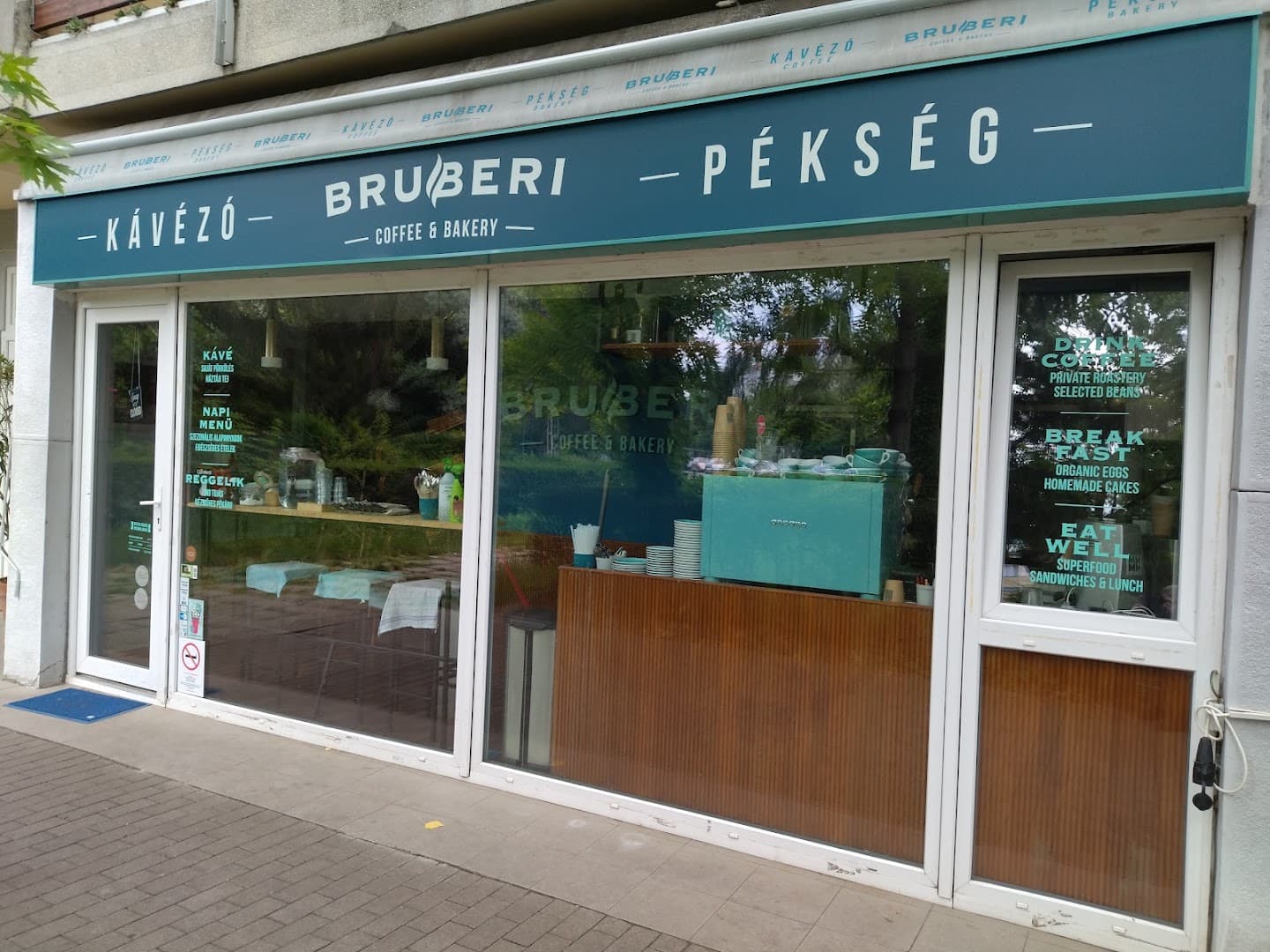 Bruberi Coffee & Bakery specialty coffee shop in Budapest - photo 7