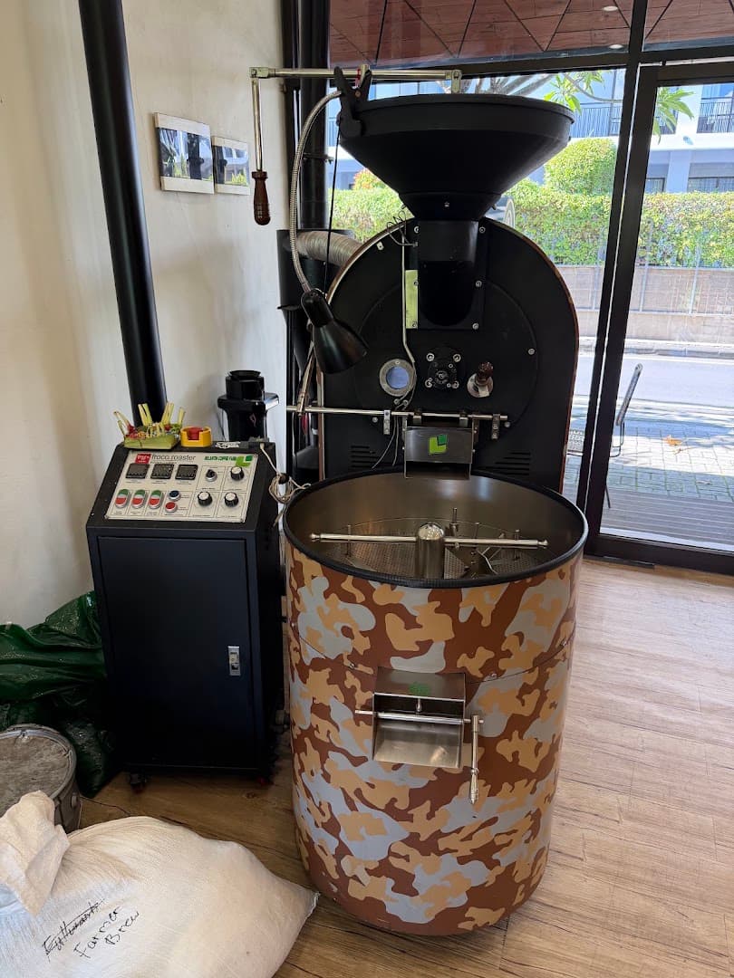 FARMER BREWS ROASTERY - specialty coffee shop in Bali