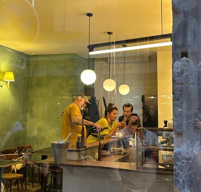 café müller - specialty coffee shop in Paris
