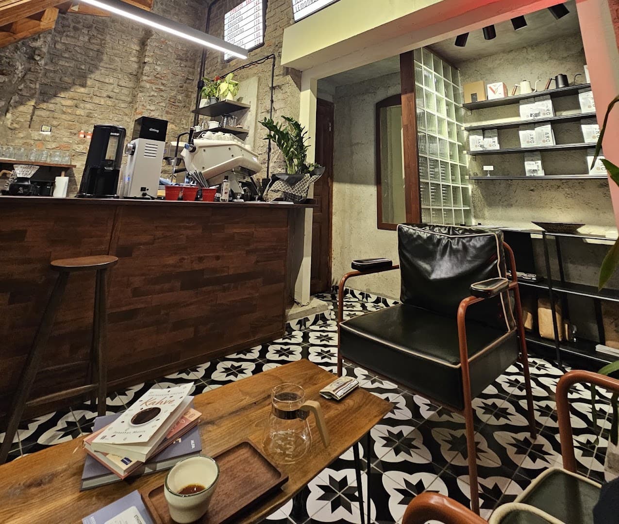 Arc Co Coffee Roastery specialty coffee shop in Istanbul - photo 10