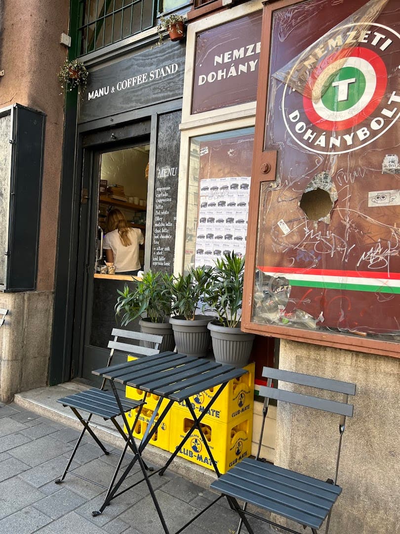 MANU & COFFEE STAND - specialty coffee shop in District IX.