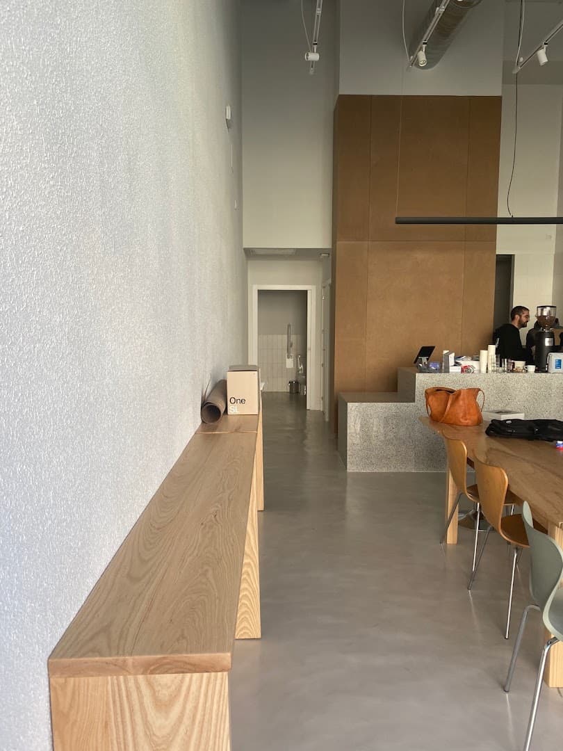 Plein Cafe & Deli - specialty coffee shop in Madrid