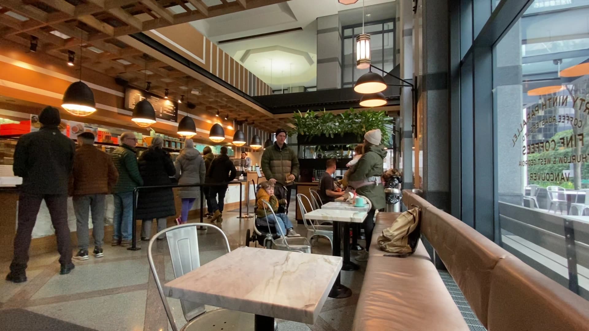 49th Parallel Café & Lucky's Doughnuts - Thurlow specialty coffee shop in Vancouver - photo 5