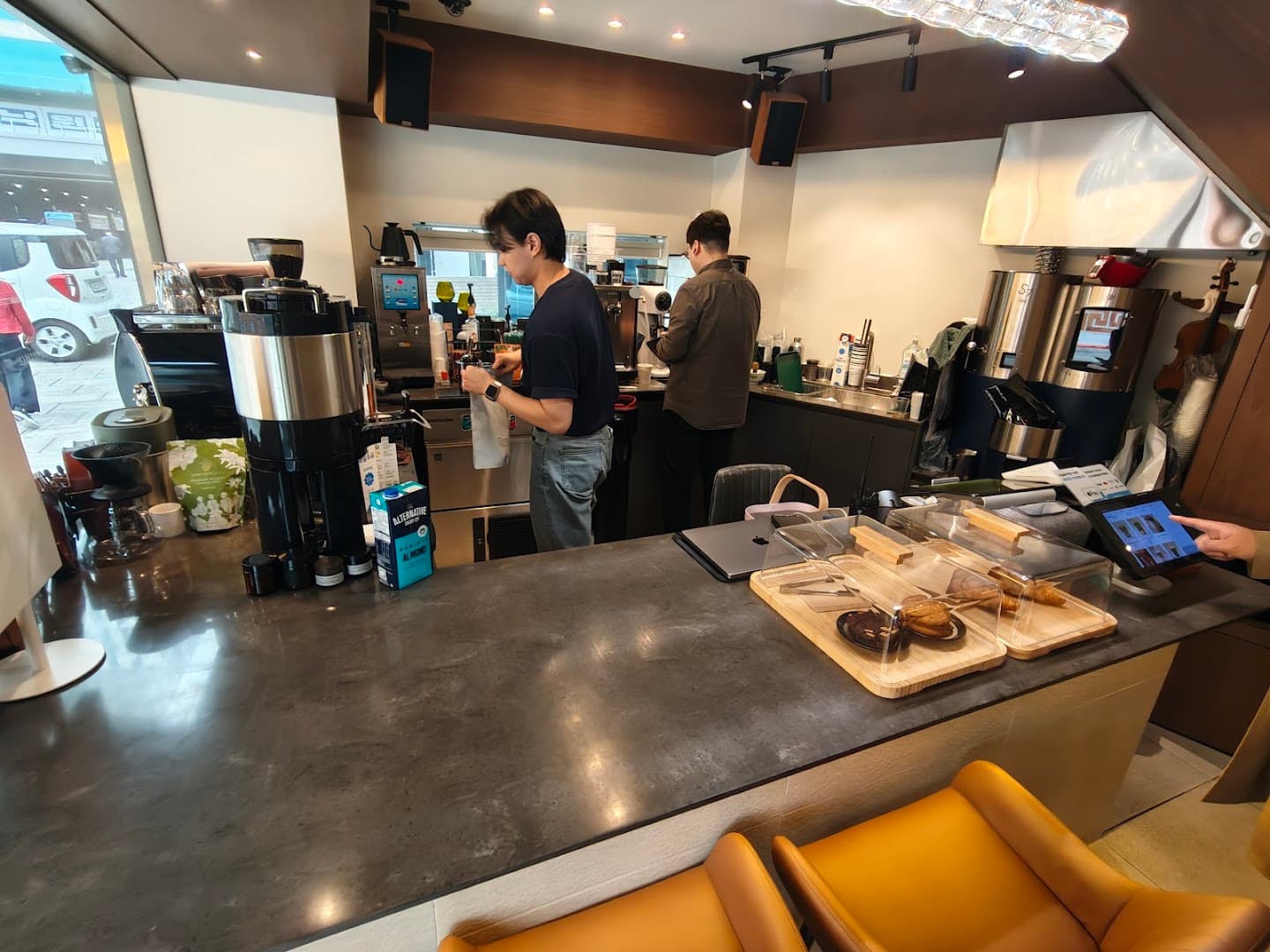 Alto Coffee Bar - specialty coffee shop in Seoul
