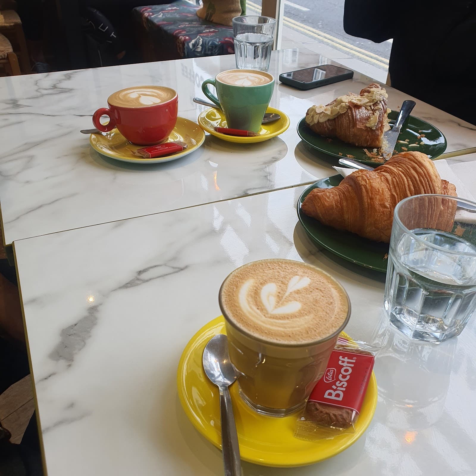 Naive specialty coffee shop in London - photo 10