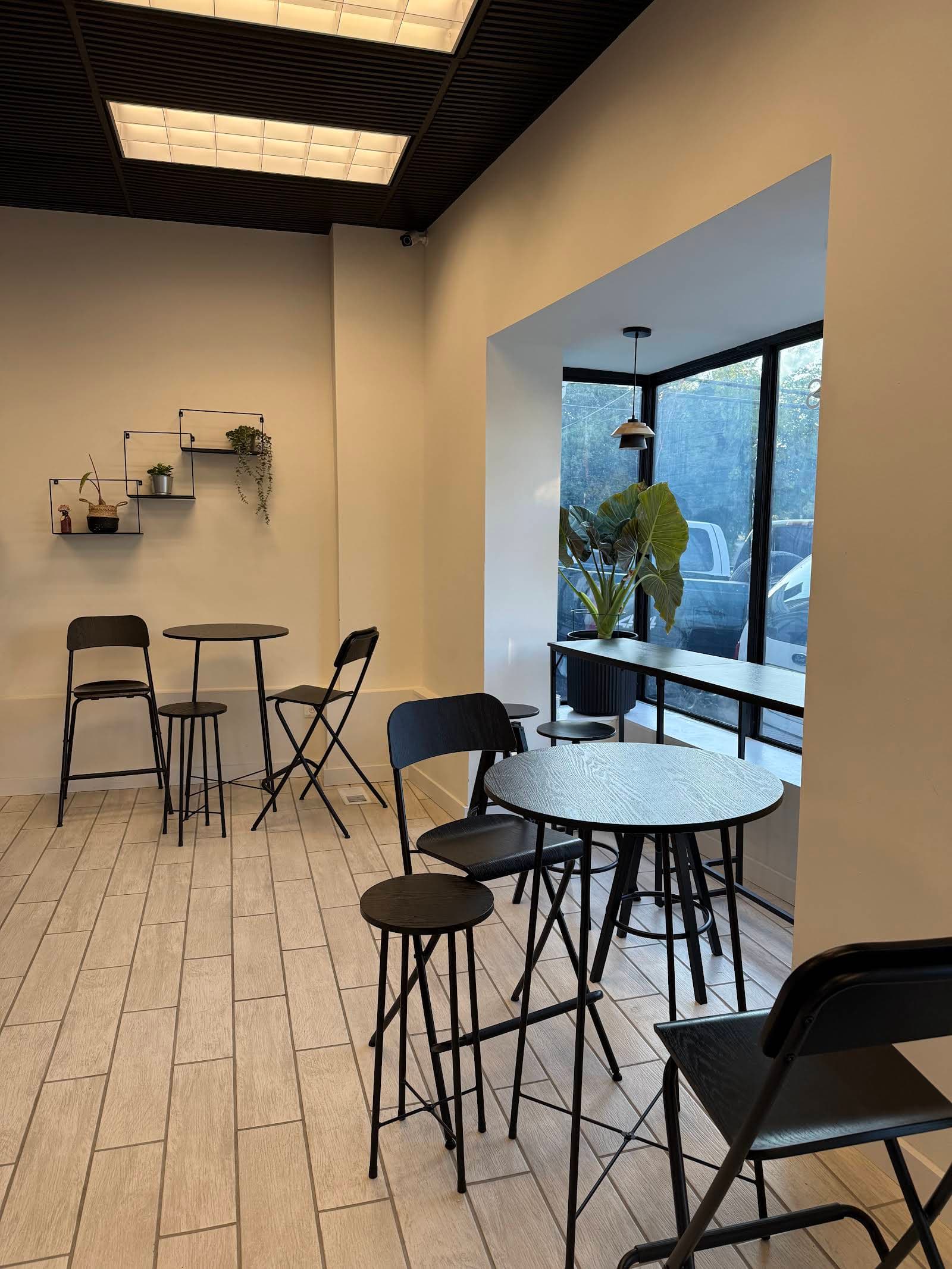 GIGIS COFFEE ROASTERS specialty coffee shop in Washington, D.C. - photo 11