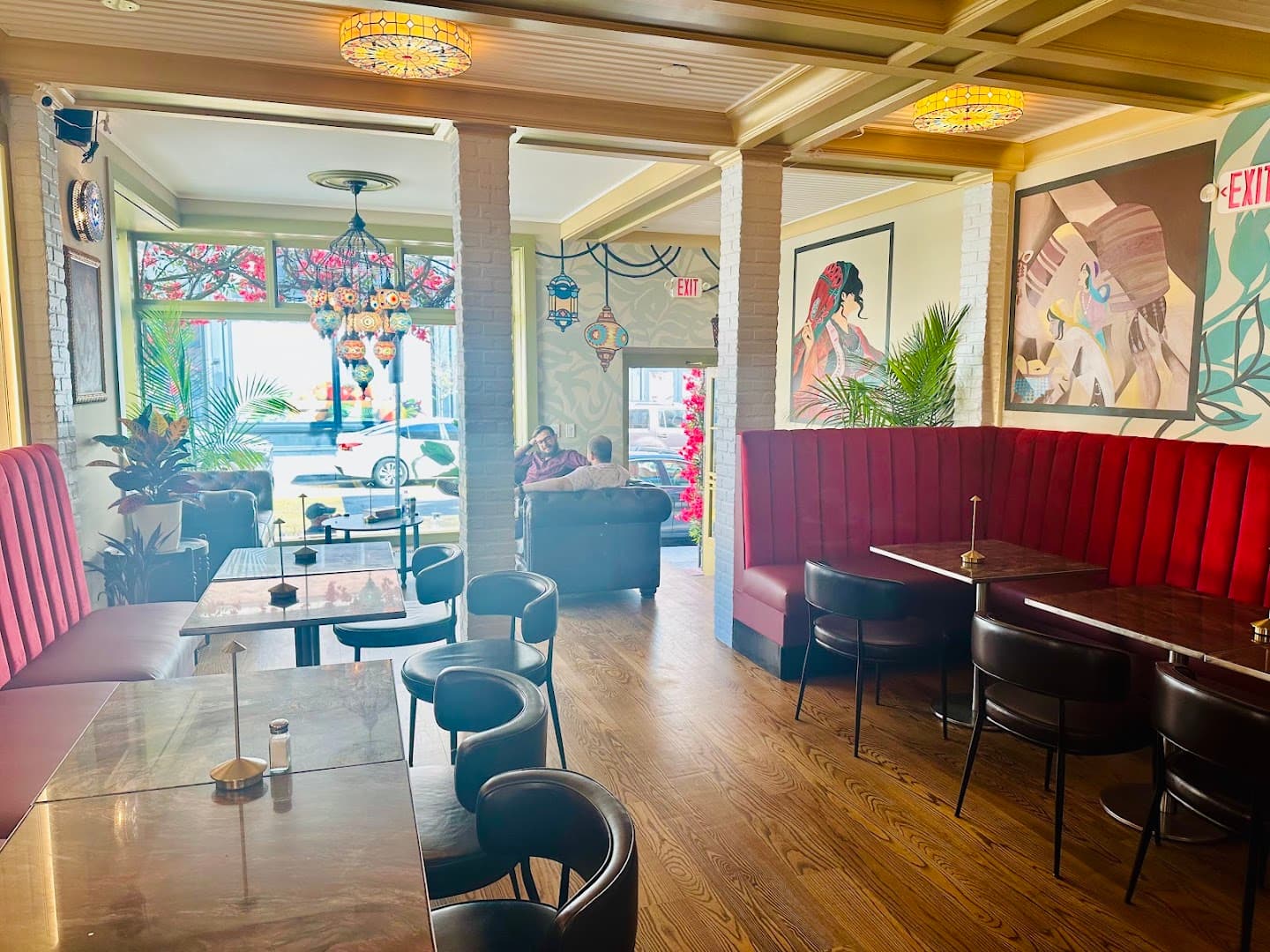 Qaalii's Cafe - specialty coffee shop in Newark
