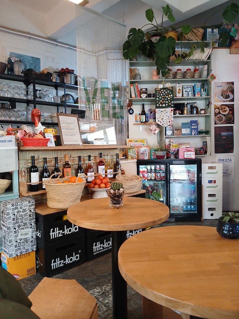 PENTAGON - Specialty coffee / Vegetarian food / Natural wine / Affordable art - specialty coffee shop in Lisbon