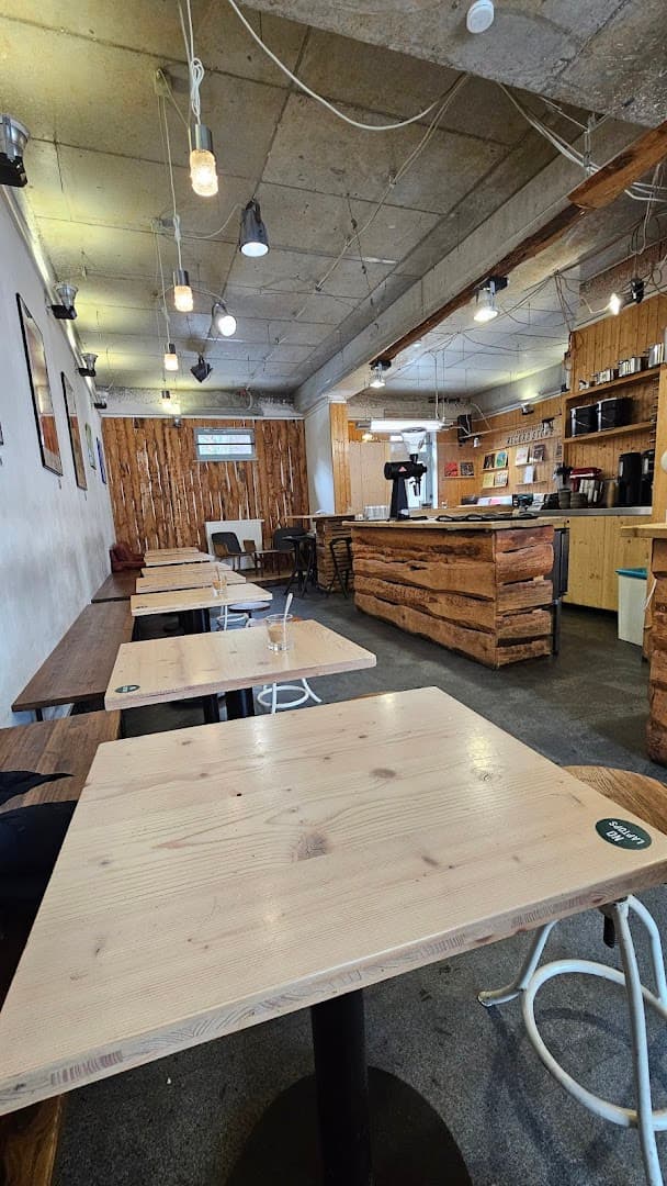 Oslo Kaffebar specialty coffee shop in Berlin - photo 7