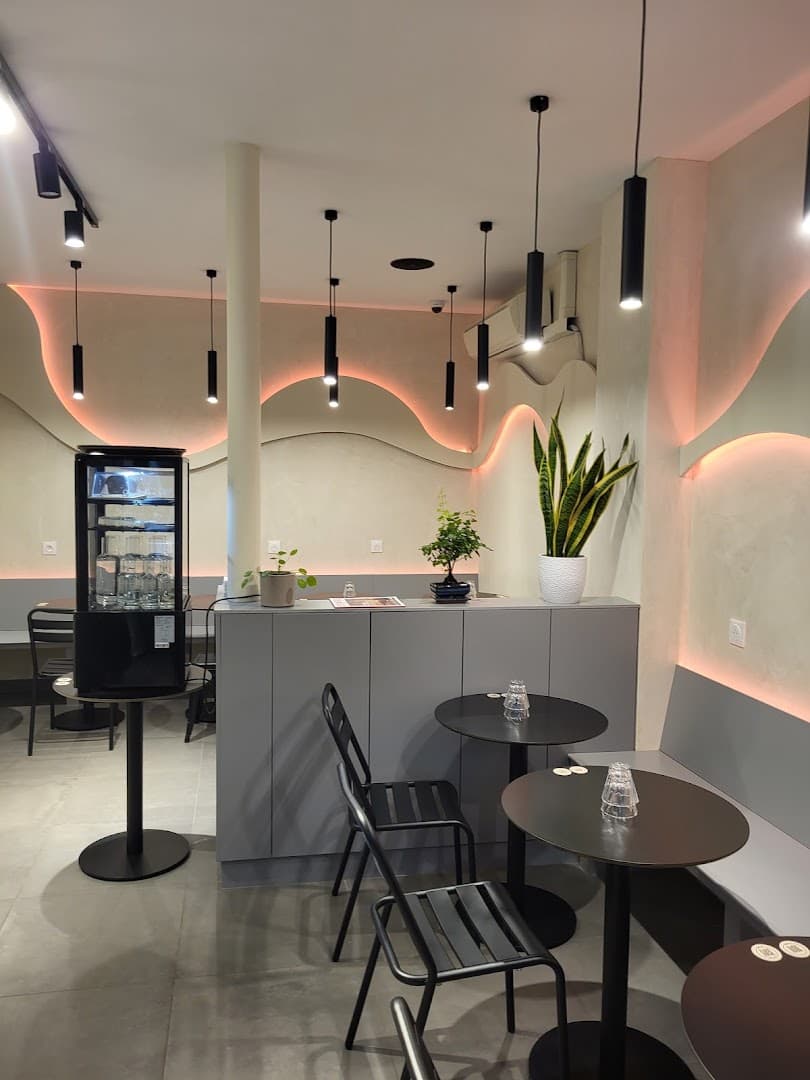 Nilo Coffee & Brunch - specialty coffee shop in Paris