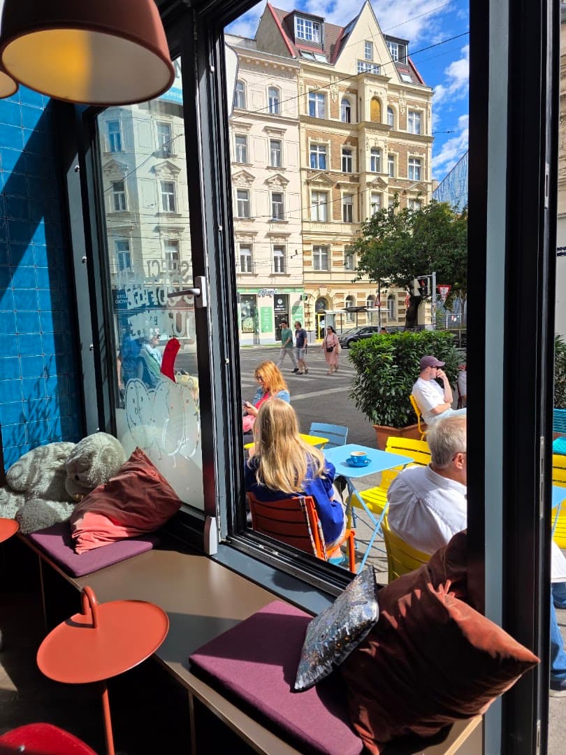 Coffee Junkie Kirchengasse - specialty coffee shop in Vienna