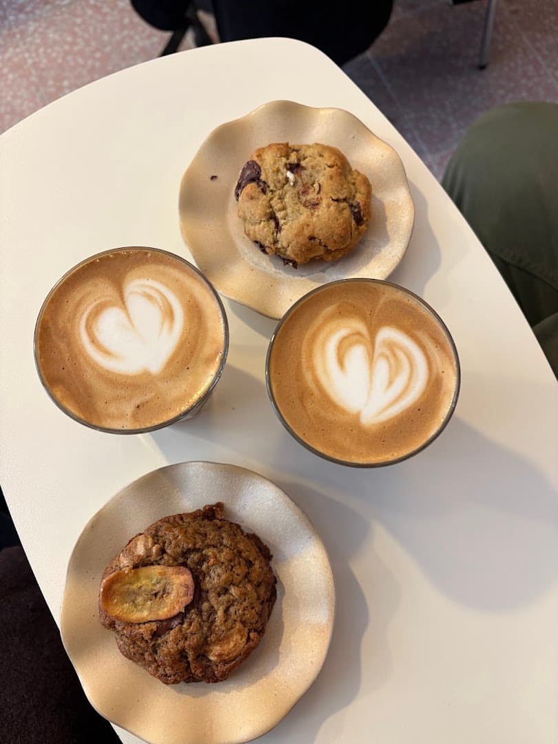 NADINE COFFEE SHOP - specialty coffee shop in Montmartre